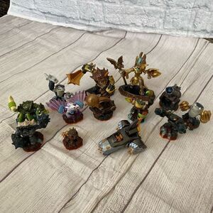 Skylanders Earth action figure dolls lot of 13 assorted sizes